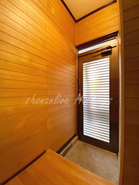 平塚市袖ケ浜の一戸建ての玄関