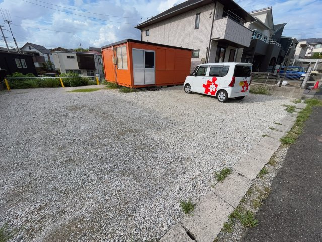 梶田町5丁目　貸コンテナ・事務所の駐車場