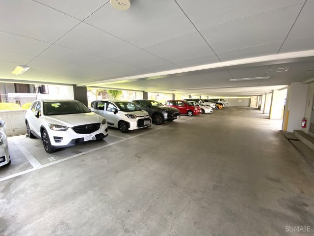 ジョイフル天沼の駐車場|屋内駐車スペース。