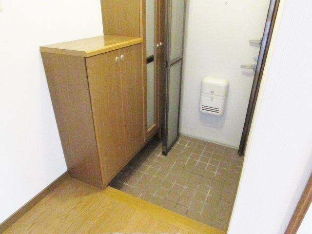ハイツ小町の玄関