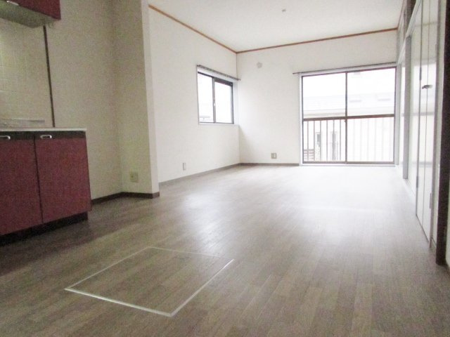 ハイツ小町の居間・リビング