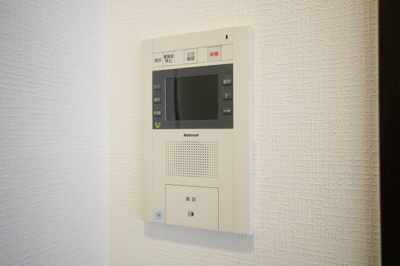【セキュリティ】 | BRAVI南堀江 | モニター付きインターホンです
