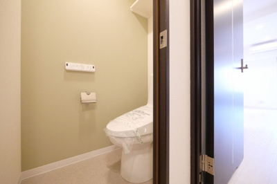 【トイレ】 | BRAVI南堀江 | 落ち着いた色調のトイレです