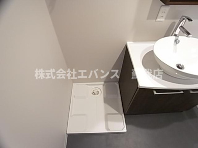 【洗面所】 | アンビエンテ千葉WEST館 | 明るい洗面所です