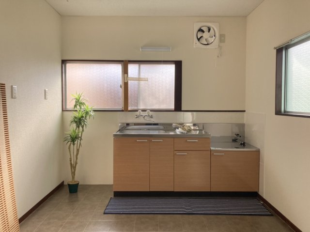 藤直一戸建てのキッチン|現状有姿です