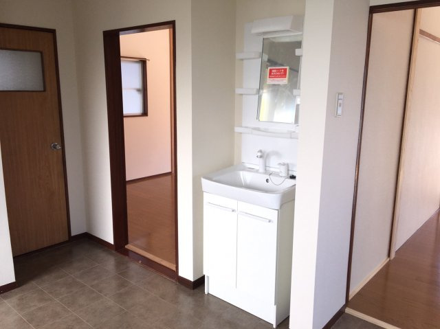 桐生市広沢町５丁目の一戸建ての独立洗面台