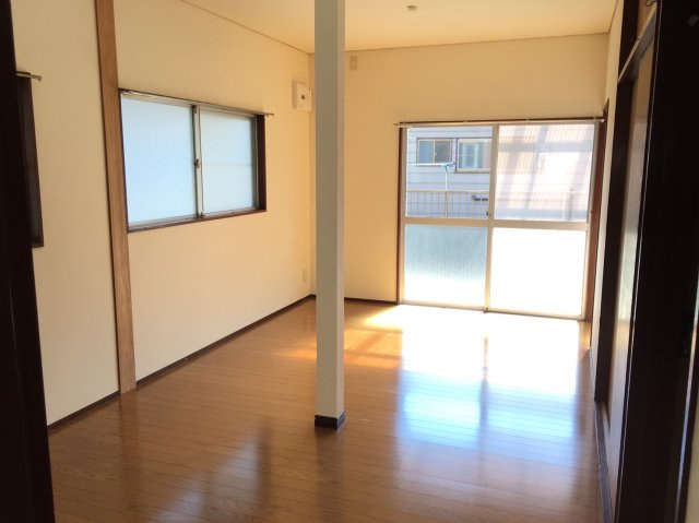 藤直一戸建ての居間・リビング|現状有姿です