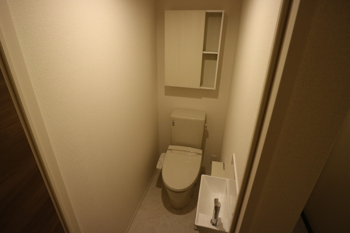 温水洗浄便座機能付きのトイレです♪