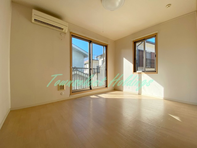 茅ヶ崎市浜竹２丁目のアパートの居間・リビング