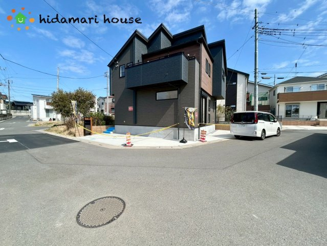 桶川市上日出谷南1丁目　新築戸建　ブルーミング01の前面道路含む現地写真