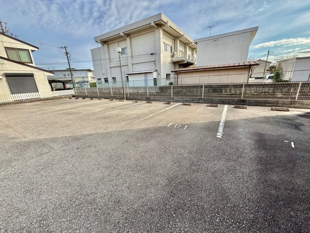 Casa bella Nozato C棟の駐車場