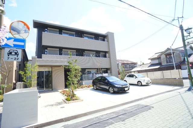 Crystal　S（クリスタル　エス）の駐車場