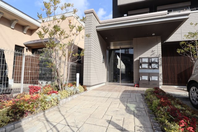 Crystal　S（クリスタル　エス）のエントランス