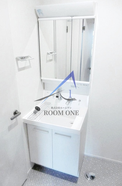 マノワール　デュモの洗面所|独立洗面台です。