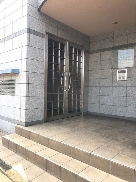 アットスマイルAのエントランス