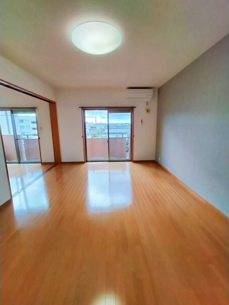 アットスマイルAの居間・リビング