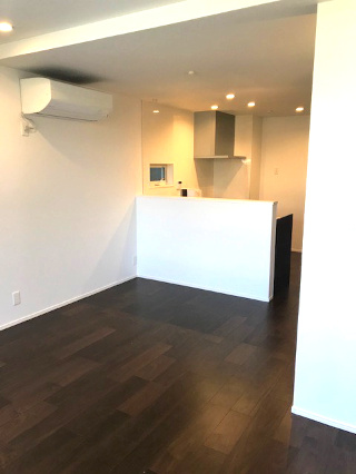 新城２丁目 築浅中古戸建の居間・リビング