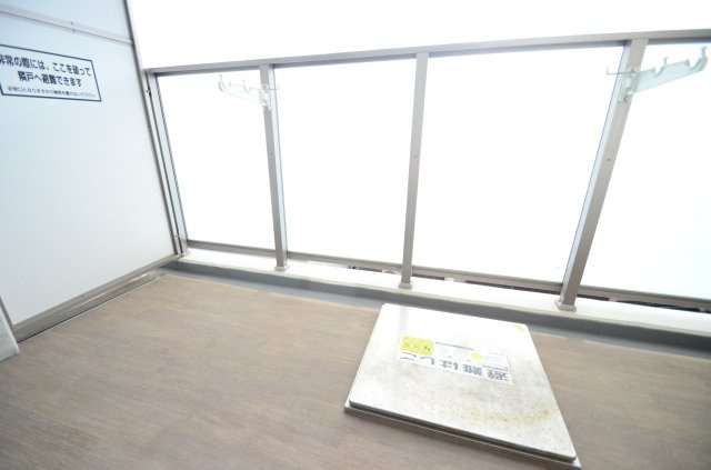 リアライズ花園町駅前のバルコニー|お洗濯にも便利なバルコニー付き