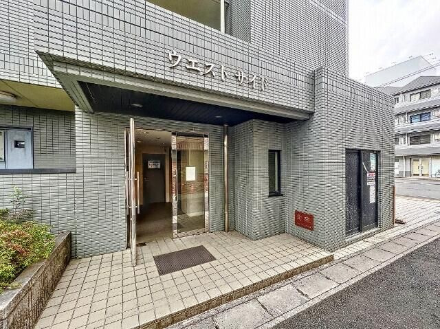 浦安市北栄２丁目の賃貸マンションのエントランス