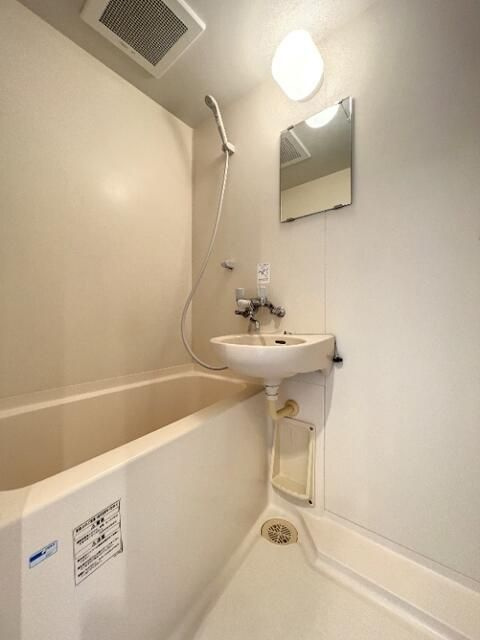 浦安市北栄２丁目の賃貸マンションの浴室