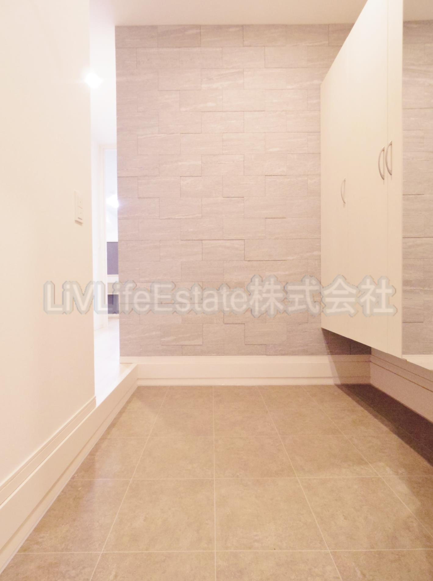 グラサ　旧)D-room緑町2丁目　ディールームミドリチョウの玄関