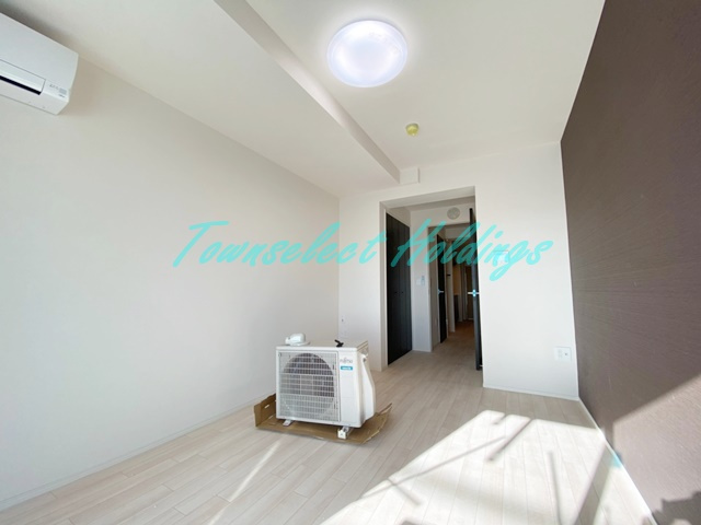 湘南エクセレントⅢの洋室|洗濯物も外に干すことができます♪