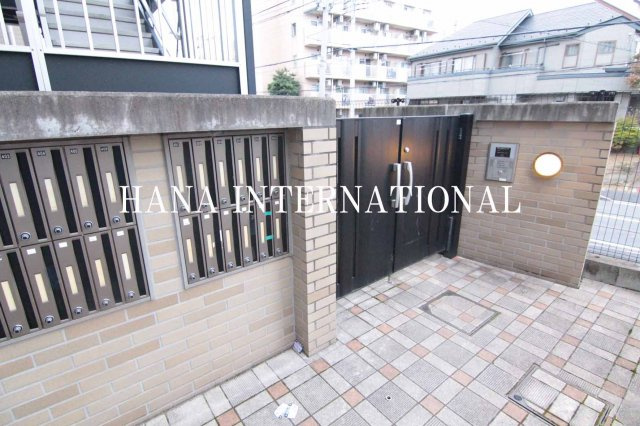 レオパレスシャローム津田沼のエントランス