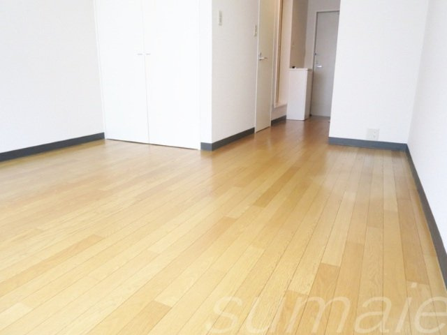 シェ・オークルの寝室|☆広々８帖のキレイな洋室です☆