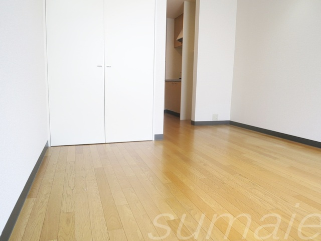 シェ・オークルの洋室|☆天井が高いので開放感があります☆