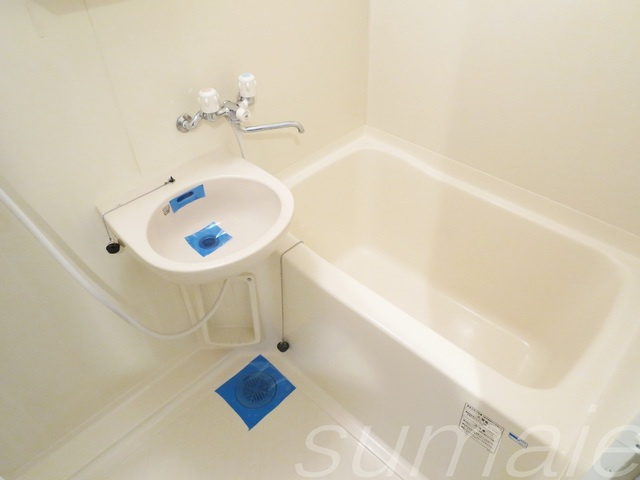 シェ・オークルの浴室|☆洗面台付きのお風呂です☆