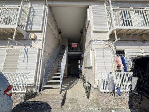 アドミナル３号棟のエントランス