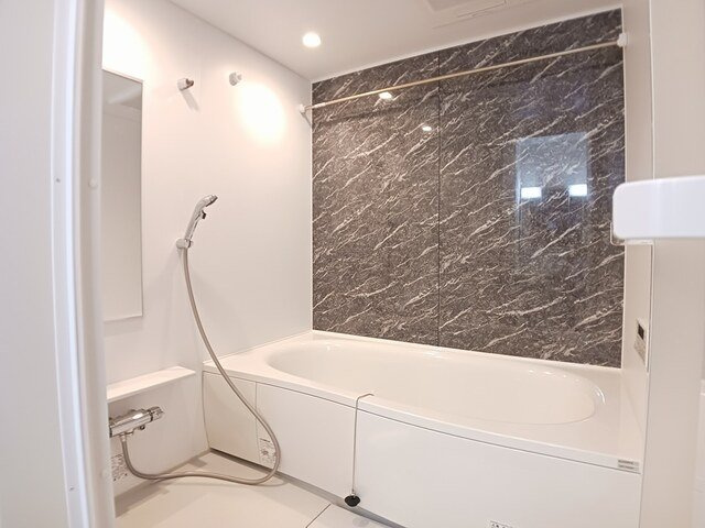 【浴室】 | リヴァーサイド・フィオーレ　Ⅰ | 日々の疲れを癒すお風呂付です