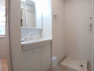 【洗面所】 | リヴァーサイド・フィオーレ　Ⅰ | ゆったりとスペースのある洗面所