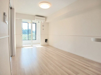 【居間・リビング】 | リヴァーサイド・フィオーレ　Ⅱ | ゆったり過ごせる居間です