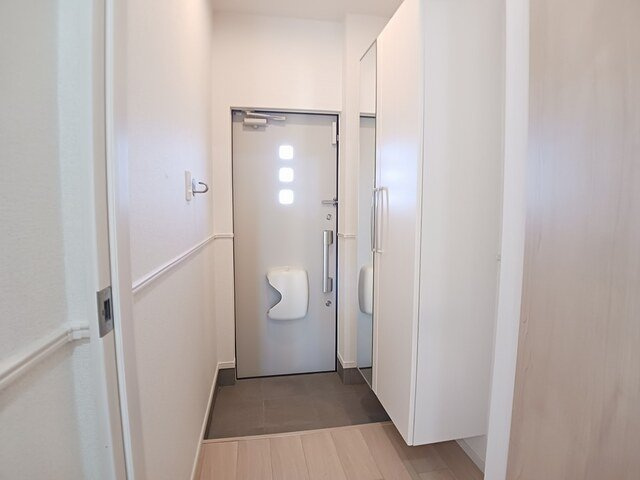 【玄関】 | リヴァーサイド・フィオーレ　Ⅱ | 落ち着いた玄関です