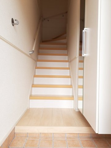 コンフォート津志田・Ａの玄関