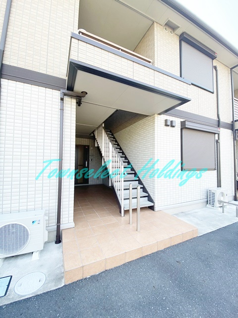 藤沢市村岡東２丁目のアパートのエントランス