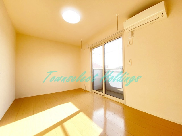 藤沢市村岡東２丁目のアパートの居間・リビング