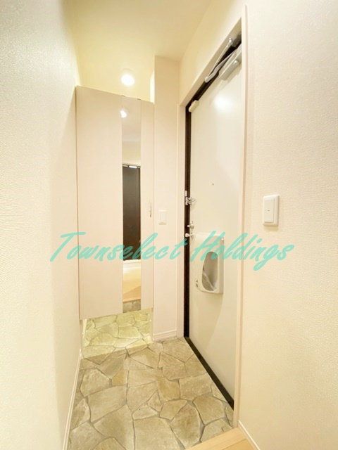 藤沢市村岡東２丁目のアパートの玄関