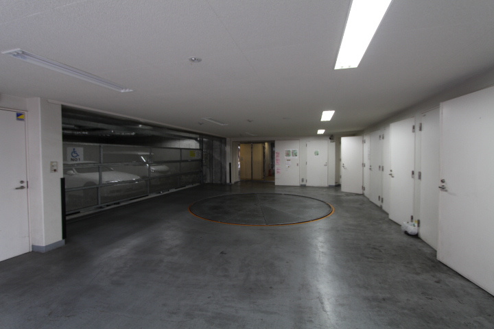 プライムアーバン日本橋横山町の駐車場|車をお持ちの方に嬉しい駐車場付きの物件です