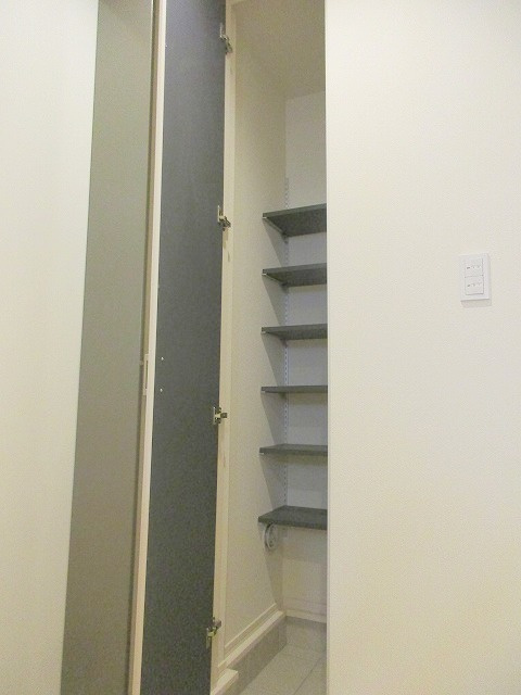 Ｒｕｈｅ　Ｐｌａｔｓ　ルーエプラッツの玄関|★シューズＢＯＸ★