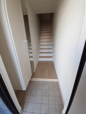 【玄関】 | エルヴィータ八女　Ａ | 毎日通る玄関はこちらです