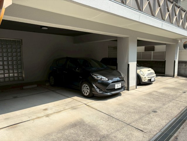 仁川北マンションの駐車場|カースペースがあります