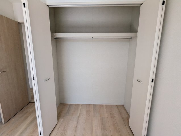 ひたちなか市平磯町5567番の収納|広々クローゼットがあり、お部屋をすっきりとお使いいただけます。