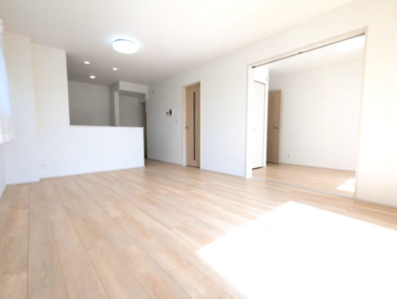 ひたちなか市平磯町5567番の居間・リビング|開放感のあるリビングは家族のコミュニケーションの場です