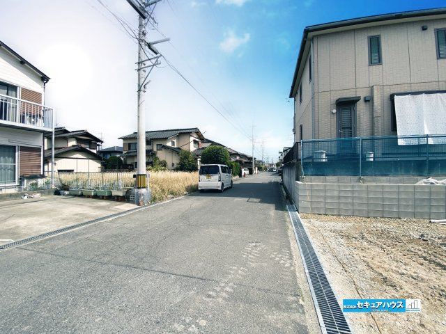 【同施工物件ご案内可能】知多市梅が丘1丁目の前面道路含む現地写真|事前予約にて現地ご見学いただけます！お気軽にお問い合わせください♪
■株式会社　セキュアハウス■
住宅ローンに強く、知識、経験豊富なスタッフ在籍
お客様に寄り添い、ご成約後もサポート致します