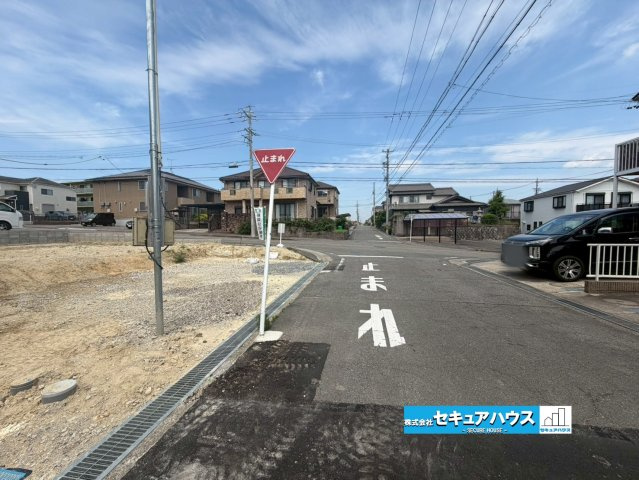 【完成】知多市梅が丘1丁目の前面道路含む現地写真|事前予約にて現地ご見学いただけます！お気軽にお問い合わせください♪
■株式会社　セキュアハウス■
住宅ローンに強く、知識、経験豊富なスタッフ在籍
お客様に寄り添い、ご成約後もサポート致します