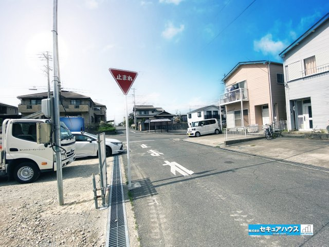 【同施工物件ご案内可能】知多市梅が丘1丁目の前面道路含む現地写真|事前予約にて現地ご見学いただけます！お気軽にお問い合わせください♪
■株式会社　セキュアハウス■
住宅ローンに強く、知識、経験豊富なスタッフ在籍
お客様に寄り添い、ご成約後もサポート致します。