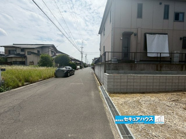 【完成】知多市梅が丘1丁目の前面道路含む現地写真|事前予約にて現地ご見学いただけます！お気軽にお問い合わせください♪
■株式会社　セキュアハウス■
住宅ローンに強く、知識、経験豊富なスタッフ在籍
お客様に寄り添い、ご成約後もサポート致します。