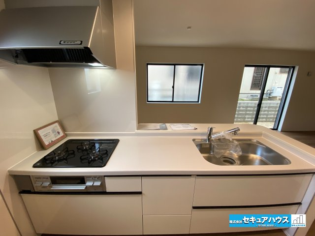【完成】知多市梅が丘1丁目のキッチン|【キッチン】
◆同時にたくさんの料理が調理できる。「焼く・蒸す・煮る」の工程を同時進行で進めることができるので、料理を素早く作ることができます。育児でバタバタ忙しいママに嬉しい♪